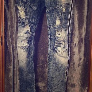 Selling a pair of ripped jean rue21